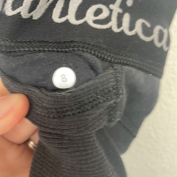 LULULEMON Inner Essence Crop
Black / Slate size 8 MSRP $82 - Picture 6 of 7